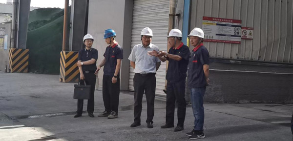 集團公司黨委委員、股份公司黨委書記、總經(jīng)理蔣培進到建材公司調(diào)...