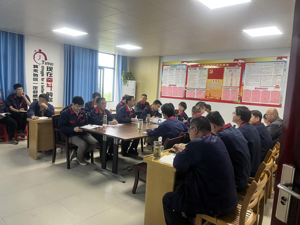 王伍升到建材研究室、建材公司調(diào)研